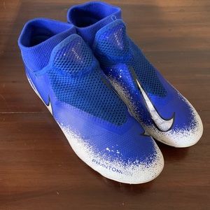 Nike Phantom Vsn cleats